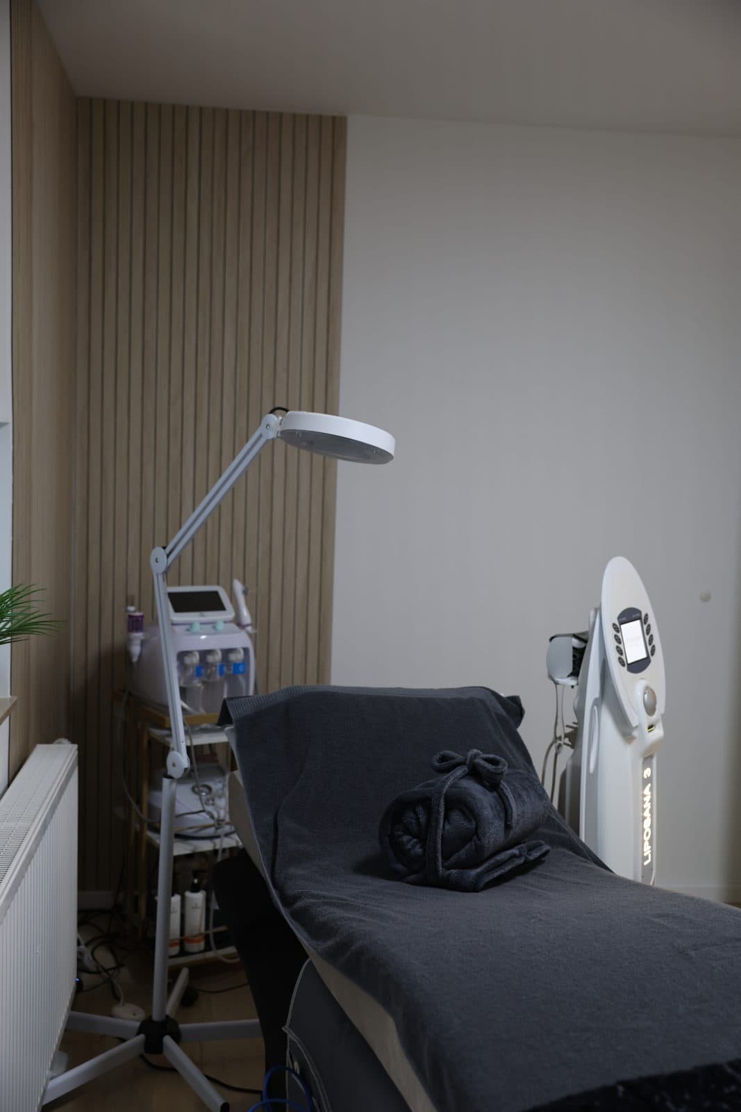 Behandlungsraum mit Liposana-Technologie im No Filter Kosmetik Studio